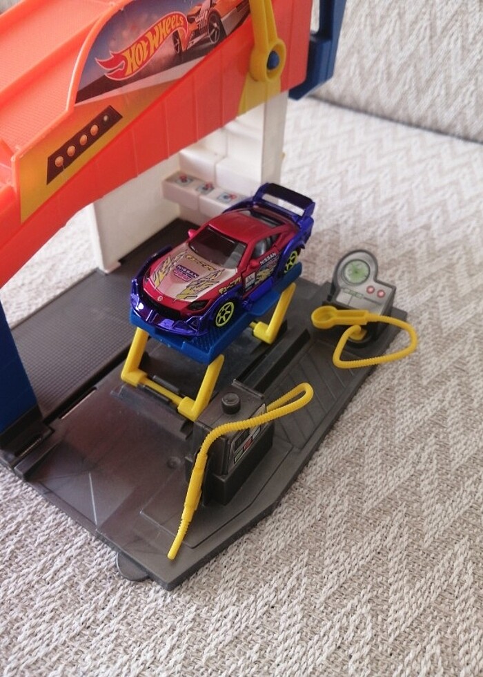 Hot Wheels İstasyon ve Yarış pisti - Görsel 5