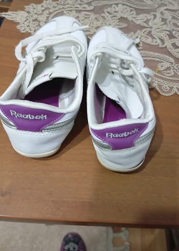 Mor Detaylı Beyaz Reebok Kadın Spor Ayakkabı