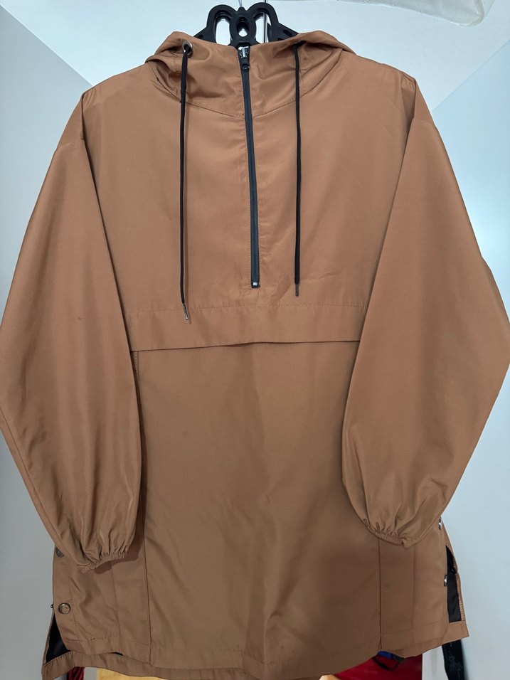 Kahverengi Kapüşonlu Rahat Kesim Yağmurluk - Görsel 5