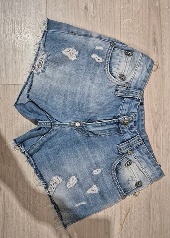 Nakışlı Kemerli Rock Punk Kadın Kot Şort - Görsel 4