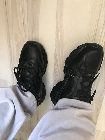 37 Beden Graceland siyah spor ayakkabı