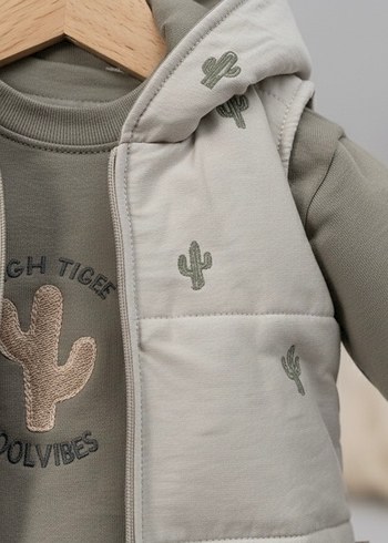 Kaktüs Nakışlı 3 Parça Yelekli Unisex Haki Bebek Takımı (6-9 Ay) - Görsel 4