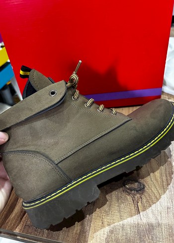 Haki Kadın Bot 40 - Görsel 6