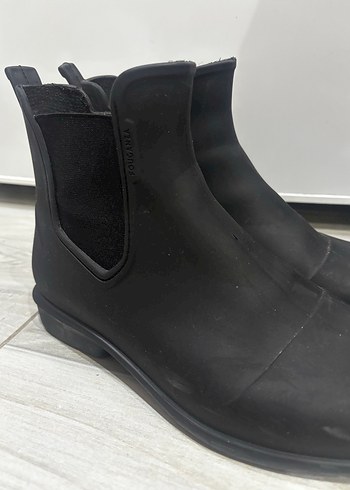 Siyah Kadın Dolgu Topuklu Kauçuk Bot - Görsel 2