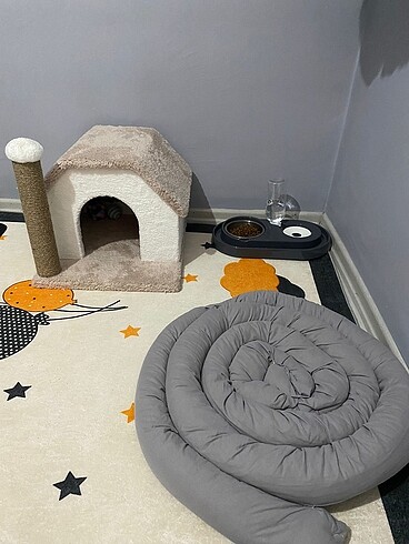 Tırmalama Çubuklu Kedi Evi
