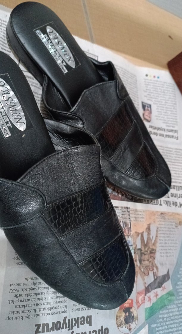 Tokalı Siyah Yılan Desenli Erkek Ev Terliği - Görsel 4