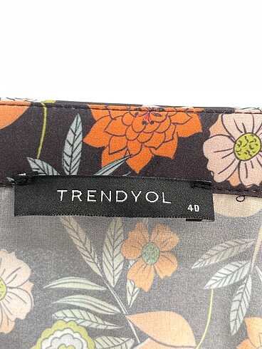 40 Beden çeşitli Renk Trendyol & Milla Bluz %70 İndirimli.