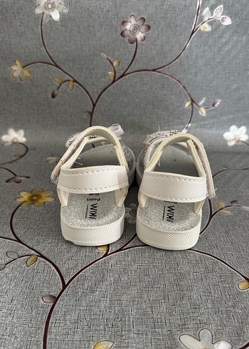 Kız Çocuk Beyaz Yılan Desenli Cırtlı Terlik - Görsel 6