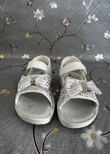 Kız Çocuk Beyaz Yılan Desenli Cırtlı Terlik - Görsel 4