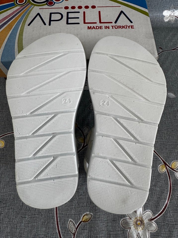 Kız Çocuk Beyaz Yılan Desenli Cırtlı Terlik - Görsel 3