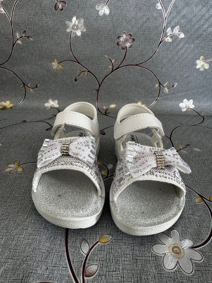 Kız Çocuk Beyaz Yılan Desenli Cırtlı Terlik - Görsel 4