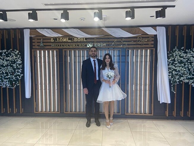 Beyaz nikah elbisesi