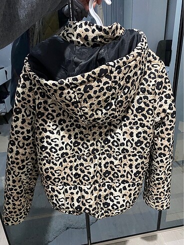 s Beden siyah Renk Leopar desenli şişme mont