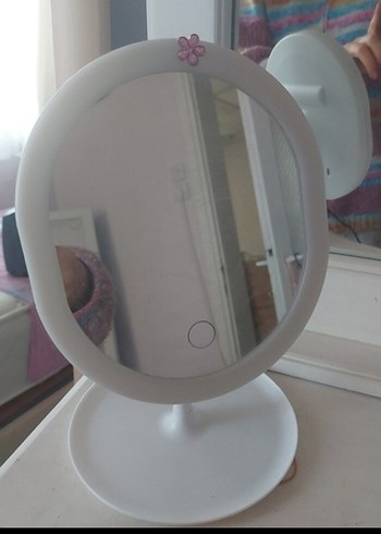 Beyaz Oval Masaüstü Makyaj Aynası