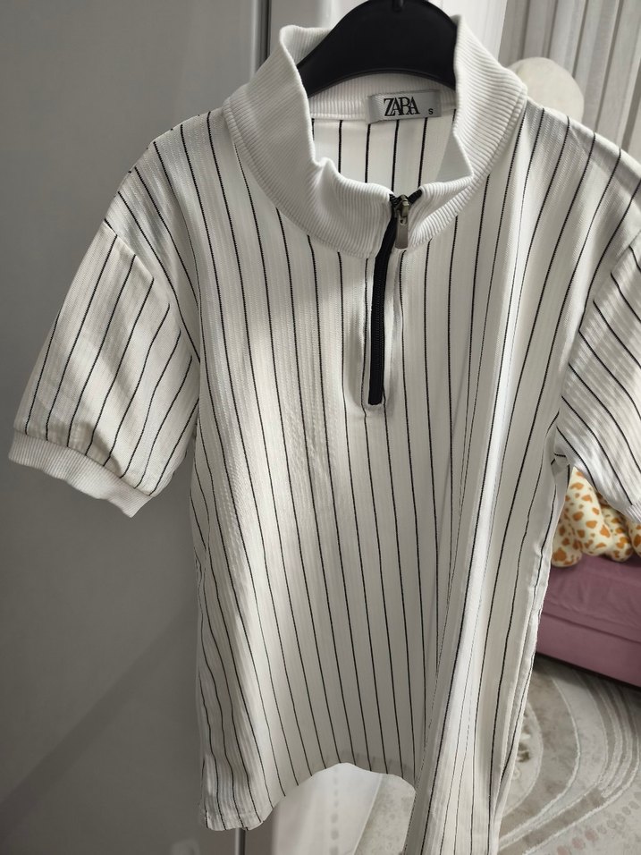 Beyaz Çizgili Yarım Fermuarlı Erkek Tişört - Görsel 2