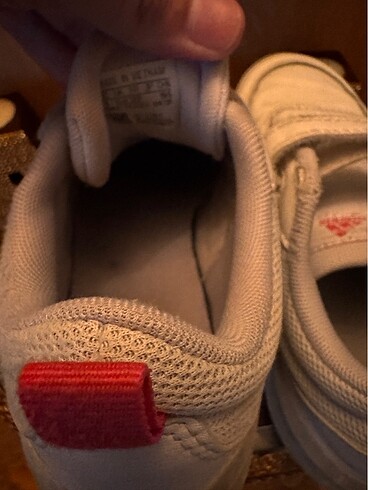 32 Beden beyaz Renk Adidas ayakkabı