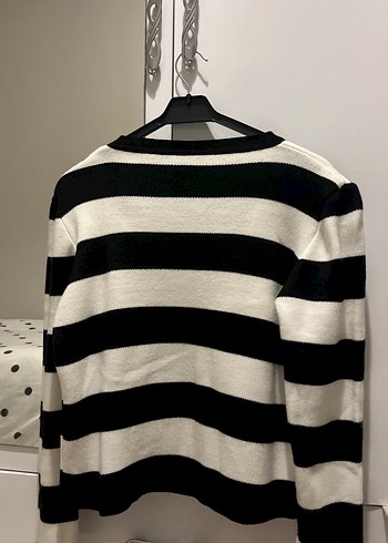 Düğmeli Siyah Beyaz Çizgili Kadın Hırka - Görsel 5