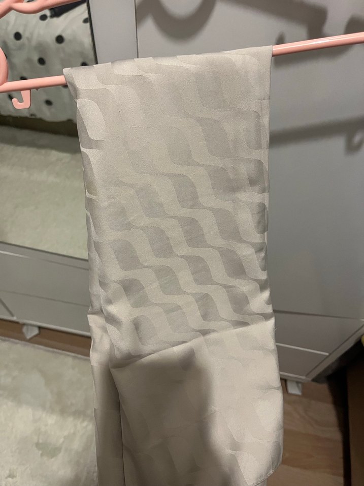 Bej Gri desenli şal - Görsel 4