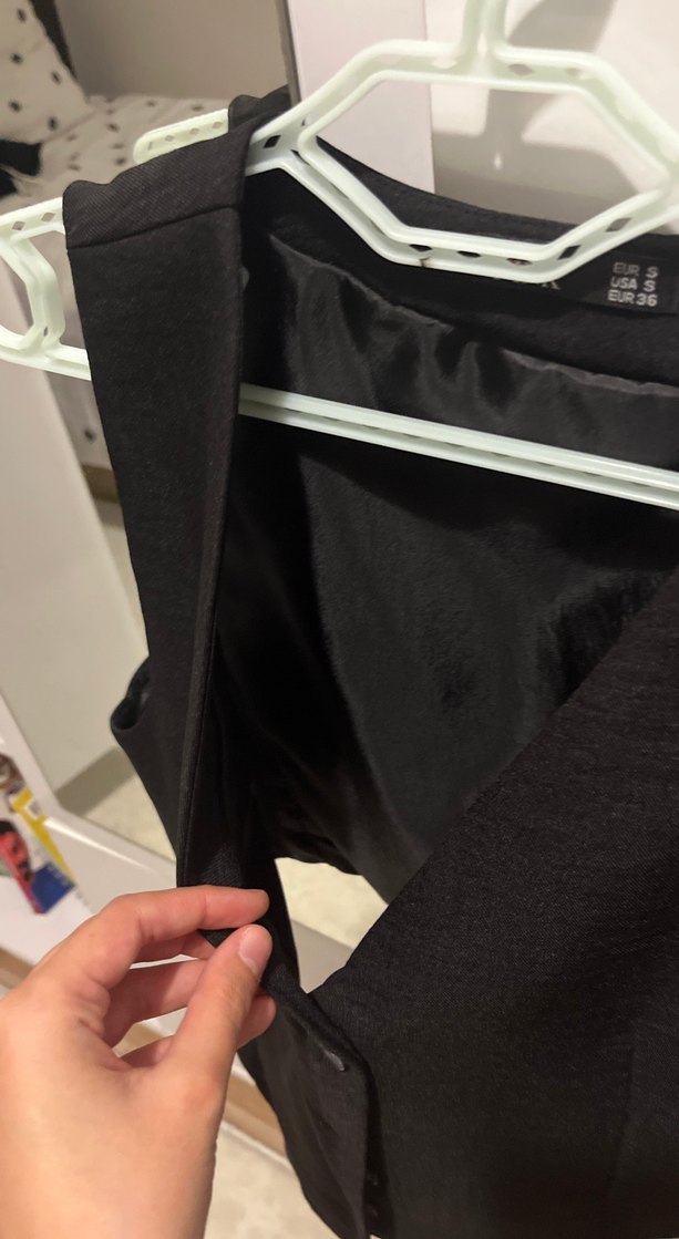 Siyah Düğmeli Kadın Yelek - Görsel 3