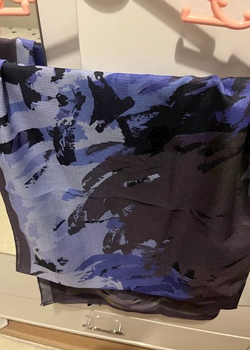 Koyu Mavi Desenli Eşarp - Görsel 4