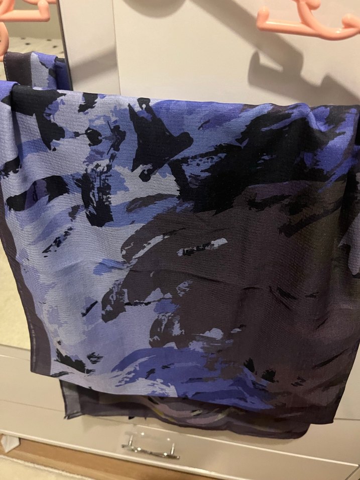 Koyu Mavi Desenli Eşarp - Görsel 4