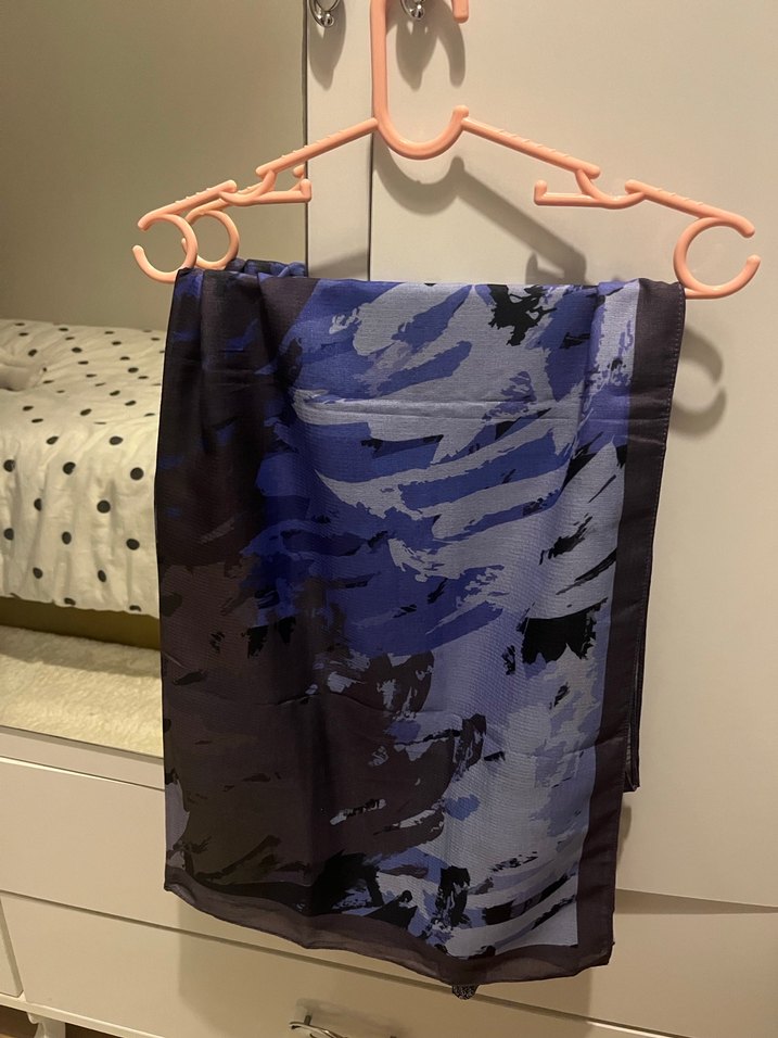 Koyu Mavi Desenli Eşarp - Görsel 2