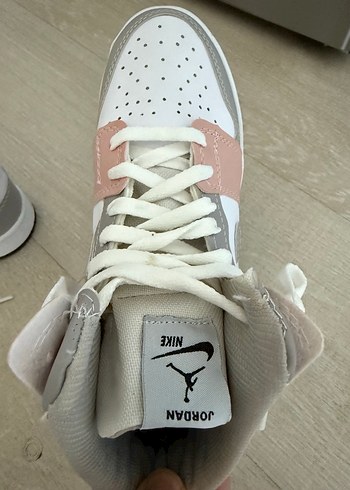 Nike Pembe Gri Bağcıklı Kadın Spor Ayakkabı
