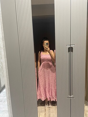 Pembe elbise