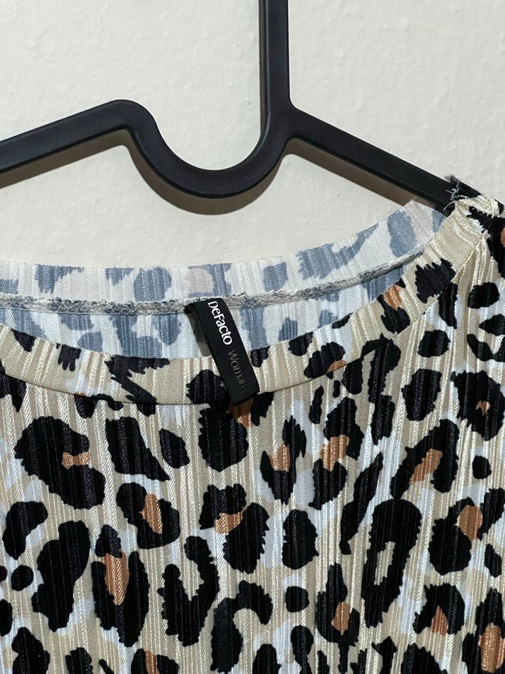 Leopar Desenli, Kısa Kollu, Pilili Kadın Bluz - Görsel 2