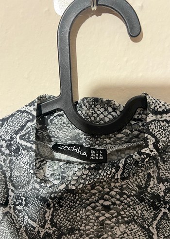 Yılan Desenli Gri Balıkçı Yaka Kadın transparan Bluz - Görsel 3