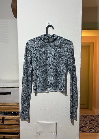 Yılan Desenli Gri Balıkçı Yaka Kadın transparan Bluz - Görsel 4