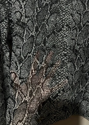 Yılan Desenli Gri Balıkçı Yaka Kadın transparan Bluz - Görsel 2