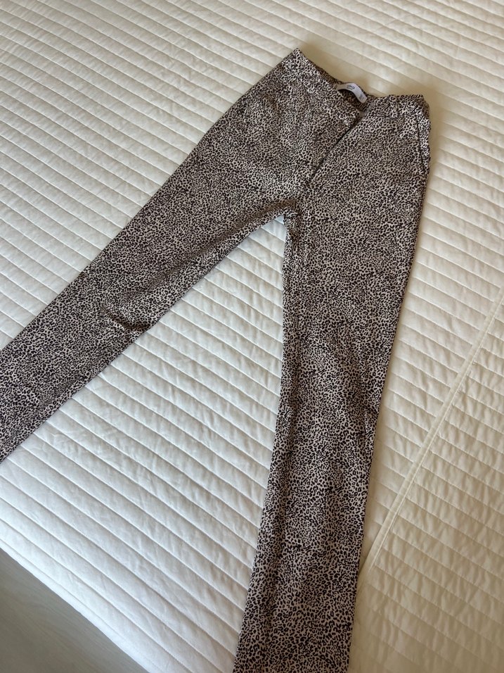 MNG Basics Kadın Düğmeli Midi leopar Desenli Pantolon - Görsel 5