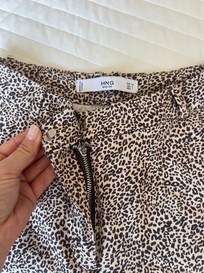 MNG Basics Kadın Düğmeli Midi leopar Desenli Pantolon - Görsel 4