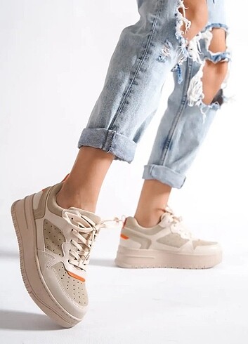 Bej sneaker