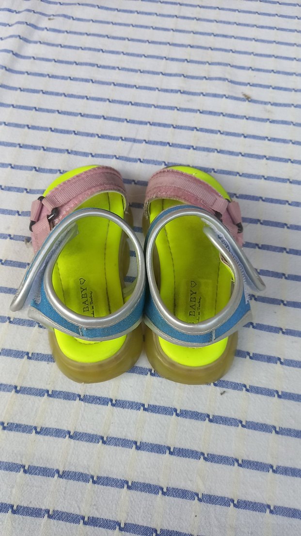 Kız Çocuk Çok Renkli Cırt Cırtlı Terlik - Görsel 3