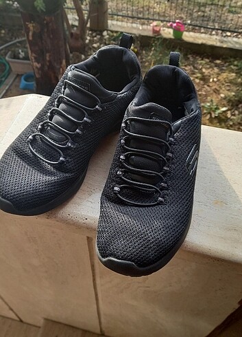 Skechers 42