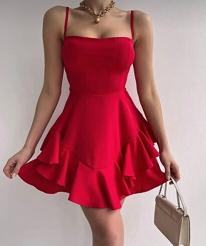 Askılı kırmızı kısa elbise