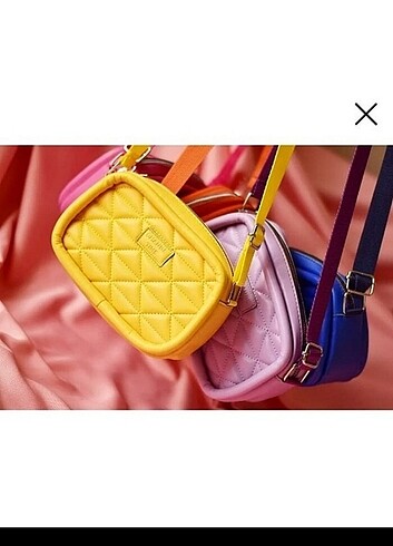 Sarı çanta mavi çanta kırmızı çanta lila çanta pembe çanta turun