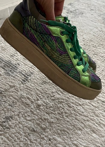 Yeşil Parlak Yılan Derisi Desenli Bağcıklı Spor Ayakkabı - Görsel 4