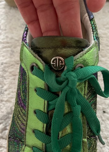 Yeşil Parlak Yılan Derisi Desenli Bağcıklı Spor Ayakkabı - Görsel 3