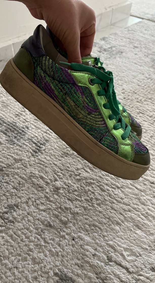 Yeşil Parlak Yılan Derisi Desenli Bağcıklı Spor Ayakkabı - Görsel 4