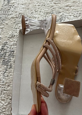 Parlak Bej Stiletto Topuklu Kadın Ayakkabı - Görsel 3