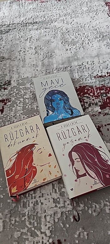 Rüzgara dokunmak mavi gece rüzgarı yaşamak