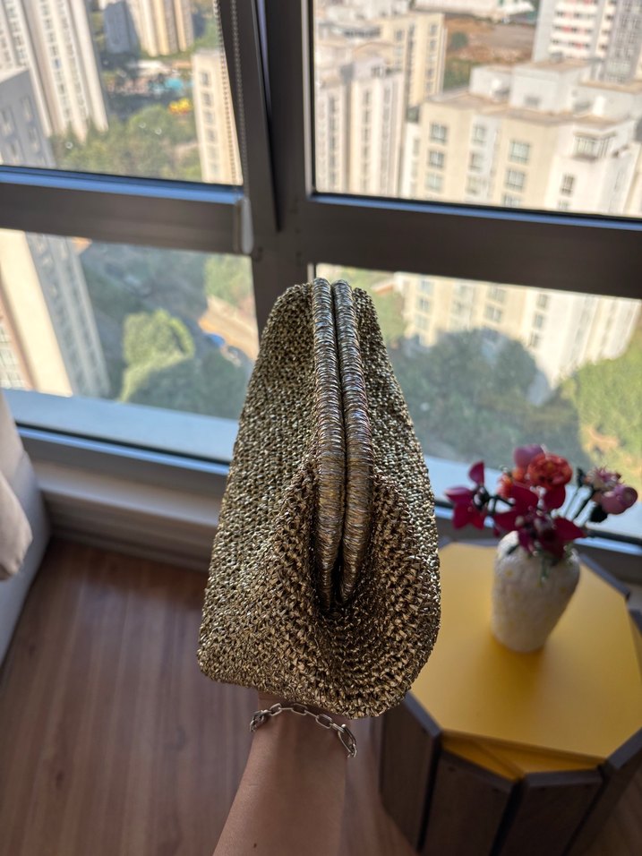 Parlak Gold Örgü Kadın Portföy Çanta - Görsel 3