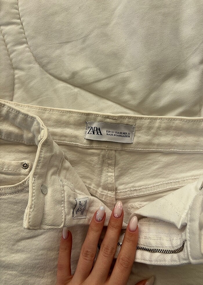 Zara Beyaz Yüksek Bel Şort - Görsel 2