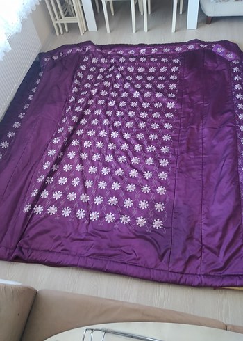 Mor İşlemeli Yatak Örtüsü - Görsel 4
