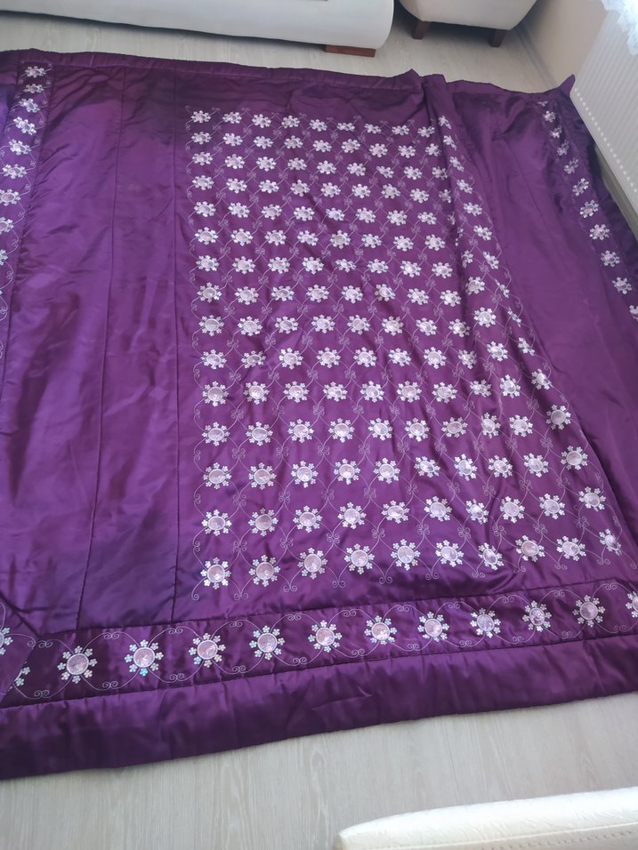 Mor İşlemeli Yatak Örtüsü - Görsel 2