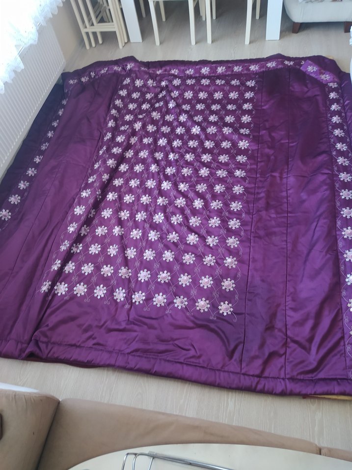 Mor İşlemeli Yatak Örtüsü - Görsel 4