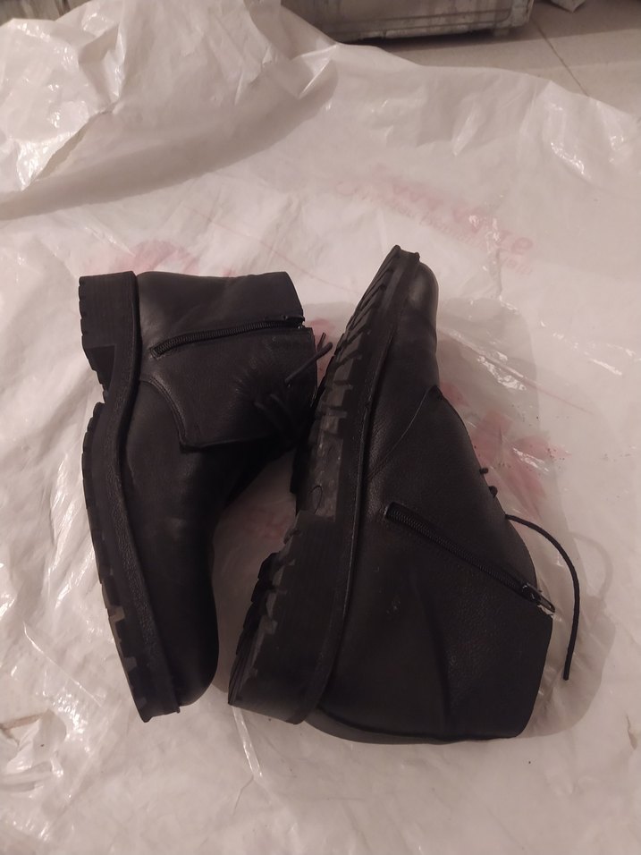 Minimalist Siyah Deri Erkek Bot - Görsel 3